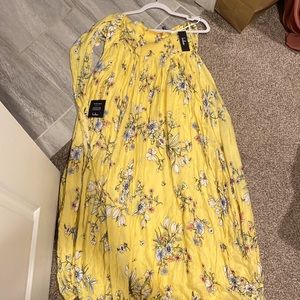 Beautiful maxi dress from Lulus with tags never worn. Perfect for spring/summer!